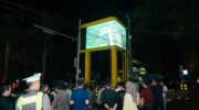 “Bupati Barru meresmikan videotron di Tugu Payung sebagai media informasi publik modern di pusat kota Barru.”