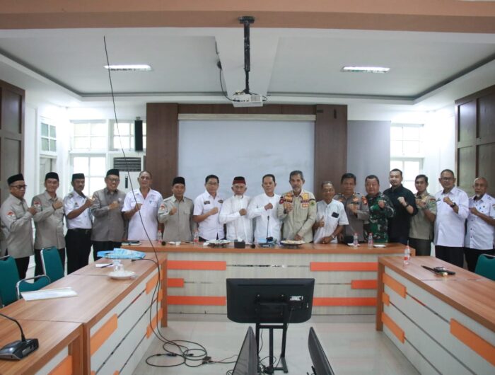Rapat mediasi Pemkab Barru terkait polemik Masjid Nurut Tajdid menjelang Idulfitri di Kantor Bupati Barru.