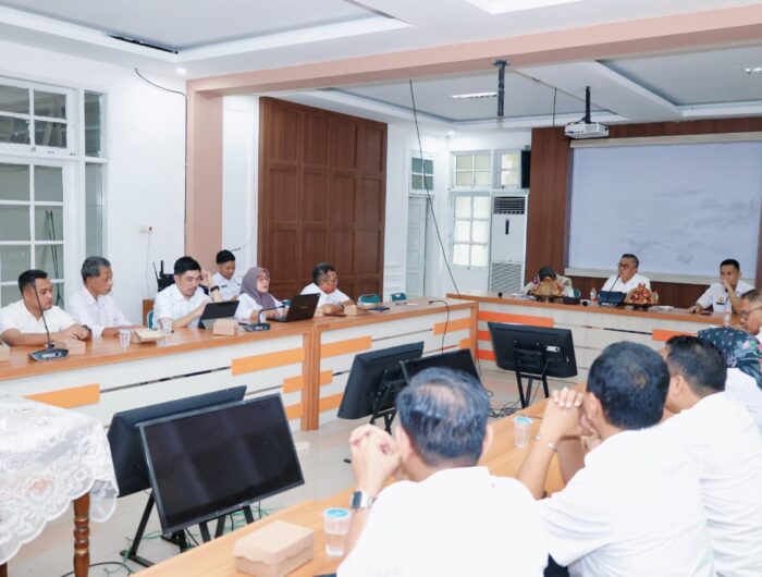 Wakil Bupati Barru memimpin rapat koordinasi persiapan Hari Jadi Barru ke-66 di Kantor Bupati Barru.