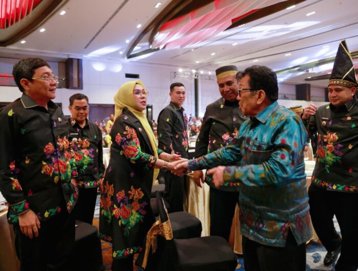 Bupati Barru menghadiri Pertemuan Saudagar Bugis Makassar di Hotel Claro Makassar membahas investasi dan pengembangan kopi daerah.