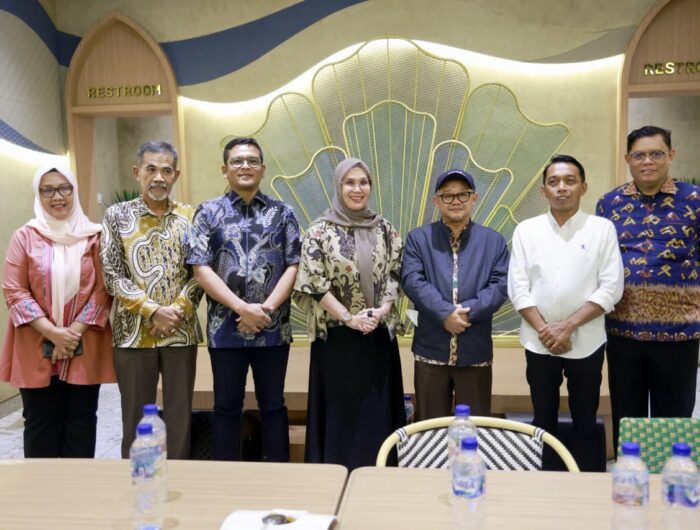 Bupati Barru melakukan audiensi dengan Menteri Pendidikan Dasar dan Menengah membahas peningkatan pendidikan daerah di Makassar.