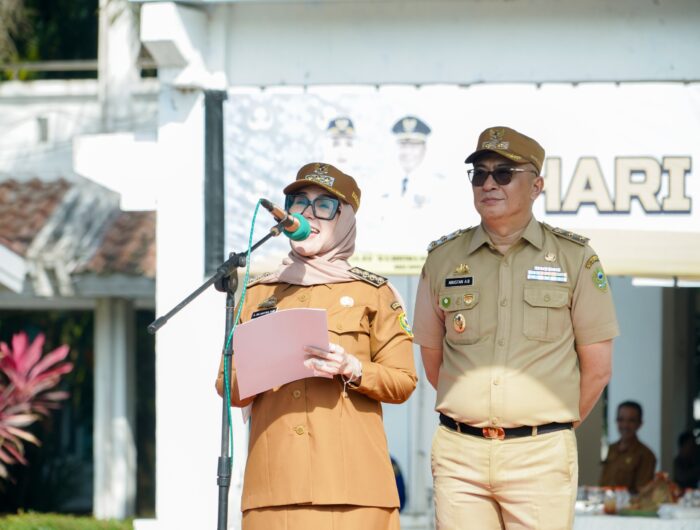Bupati Barru memimpin upacara dan halal bihalal ASN di halaman Kantor Bupati Barru