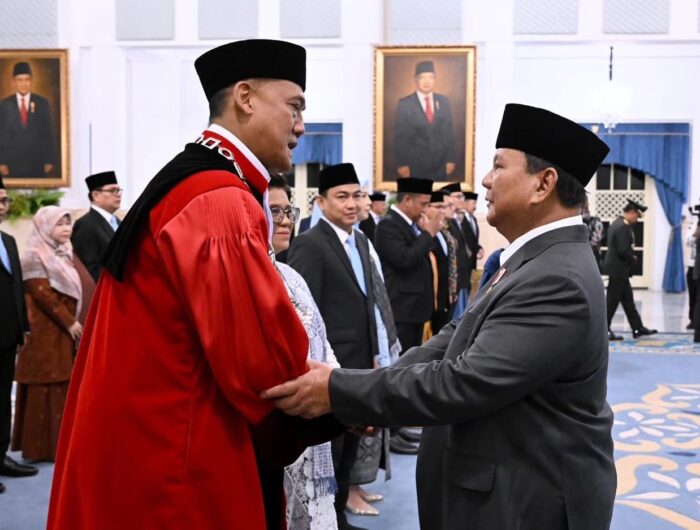 Presiden Prabowo Subianto melantik pejabat negara di Istana Kepresidenan