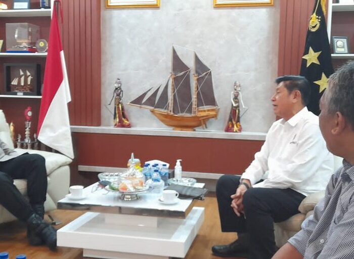 Kapolda Sulsel Irjen Pol Djuhandani Rahardjo Puro menerima audiensi pengurus PWI Sulawesi Selatan di ruang kerjanya di Makassar