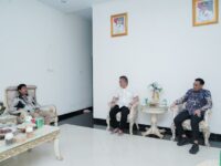 Wakil Bupati Barru Abustan Andi Bintang menerima kunjungan Wakil Bupati Penajam Paser Utara Abdul Waris Muin di rumah jabatan Barru dalam suasana akrab