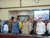 Wakil Bupati Barru menghadiri rapat koordinasi pengelolaan sampah dan perubahan iklim di Kantor Gubernur Sulawesi Selatan Makassar