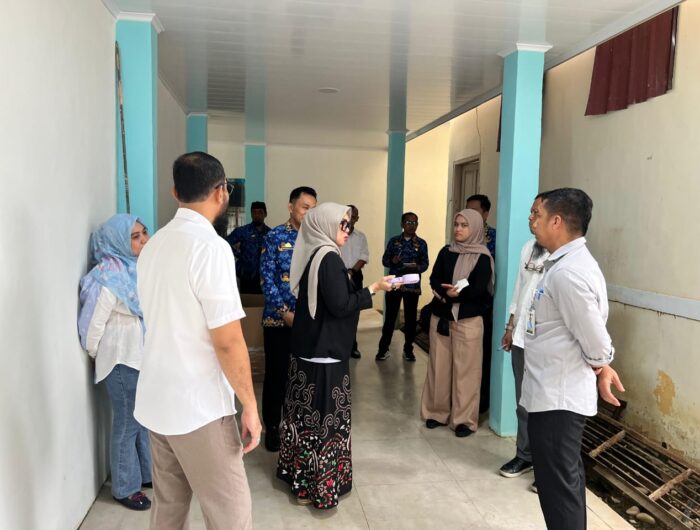 Bupati Barru meninjau langsung fasilitas dan pelayanan di RSUD Lapatarai bersama jajaran manajemen rumah sakit.