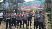 Personel Polsek Barru melakukan pengamanan pada pesta adat Pa’engnge Majjimpo-jimpo di Desa Siawung