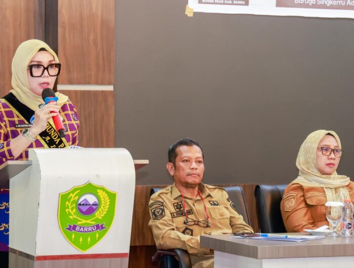 Bupati Barru membuka seminar peran perempuan dalam kesehatan dan pendidikan anak di Baruga Singkerru Adae