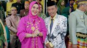 Bupati Barru Andi Ina Kartika Sari bersama Ketua PGRI Barru H. Abdullah Tintjo saat upacara Hardiknas 2026 di Kantor Dinas Pendidikan Barru