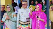 Bupati Barru pada upacara Hardiknas 2026 di Kantor Dinas Pendidikan Barru