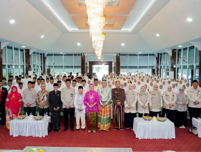 Bupati Barru melepas jamaah calon haji Barru 2026 di Baruga Singkerru Ada’e
