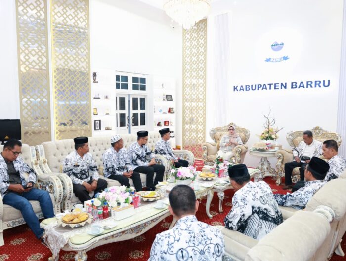 Bupati Barru bersama pengurus PGRI Barru saat audiensi persiapan Porsenijar Sulsel 2026