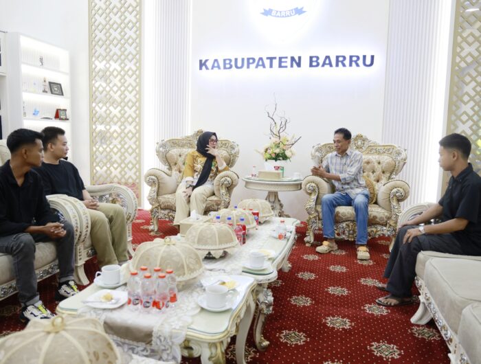 Bupati Barru Andi Ina Kartika Sari melepas lima calon pekerja migran Indonesia asal Barru yang akan bekerja di Jepang di Rumah Jabatan Bupati Barru.