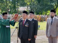 Bupati Barru Andi Ina Kartika Sari melantik Andi Syarifuddin sebagai Sekretaris Daerah definitif Kabupaten Barru di Halaman Kantor Bupati Barru.