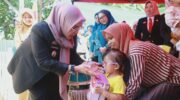 Bupati Barru Andi Ina Kartika Sari menghadiri launching Program Pencegahan dan Percepatan Penurunan Stunting Posyandu Menira di Desa Lawallu Kabupaten Barru.