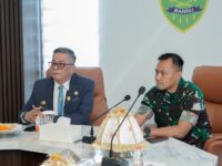 Wakil Bupati Barru Abustan A Bintang mengikuti video conference penyusunan dokumen strategis pertahanan wilayah terkait pembangunan Yonif TP Kodam XIV Hasanuddin di MPP Barru.