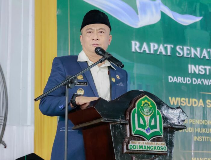 Wakil Bupati Barru Abustan A Bintang menghadiri Wisuda Sarjana ke-35 IAI DDI Mangkoso di Kabupaten Barru.
