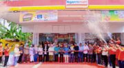 Wakil Bupati Barru Abustan A. Bintang menghadiri grand opening Nganro Mart di Desa Lampoko, Kecamatan Balusu, Kabupaten Barru.