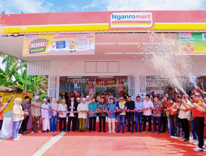 Wakil Bupati Barru Abustan A. Bintang menghadiri grand opening Nganro Mart di Desa Lampoko, Kecamatan Balusu, Kabupaten Barru.