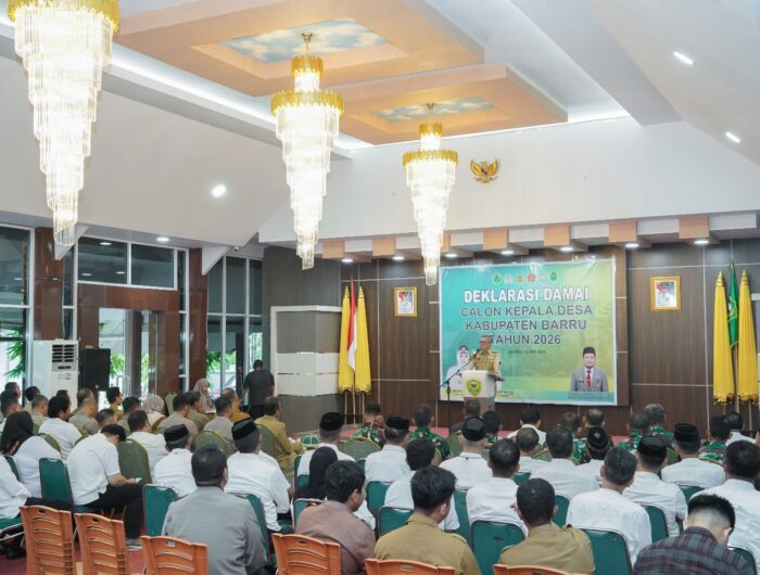 Wakil Bupati Barru Abustan A. Bintang menghadiri Deklarasi Damai Calon Kepala Desa Kabupaten Barru Tahun 2026 di Baruga Singkerru AdaE Rumah Jabatan Bupati Barru.
