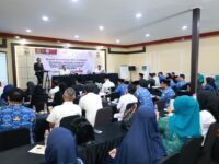 Sekda Barru Andi Syarifuddin membuka Rapat Koordinasi dan Evaluasi Tim Pembina Posyandu Kabupaten di Cafe 3R Desa Lempang, Tanete Riaja.