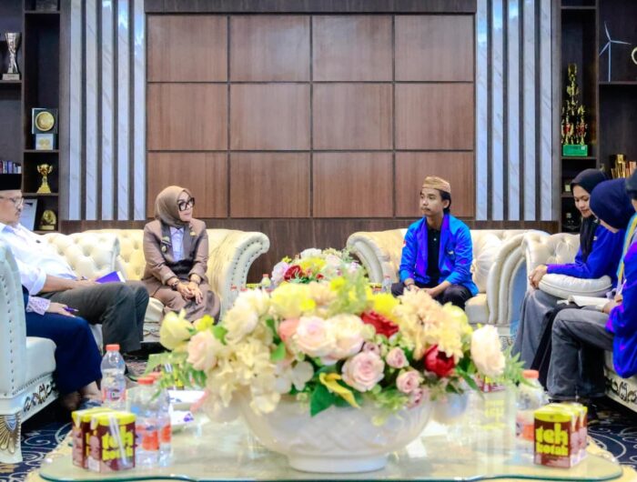 Bupati Barru Andi Ina Kartika Sari menerima audiensi PMII Barru membahas pelaksanaan PKD PMII se-Indonesia Timur dan Sekolah Kader Kopri di Kabupaten Barru.
