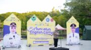 Bupati Barru Andi Ina Kartika Sari membuka kegiatan Alun-Alun English Camp Chapter 2 bersama ratusan pelajar di Alun-Alun Colliq Pujie Barru.