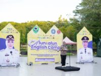 Bupati Barru Andi Ina Kartika Sari membuka kegiatan Alun-Alun English Camp Chapter 2 bersama ratusan pelajar di Alun-Alun Colliq Pujie Barru.