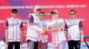 Bupati Barru Andi Ina Kartika Sari menerima Hasanuddin Law School Award pada puncak Dies Natalis ke-74 Fakultas Hukum Universitas Hasanuddin di Makassar.