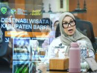 Bupati Barru Andi Ina Kartika Sari memaparkan potensi wisata Kabupaten Barru saat audiensi bersama Wakil Menteri Pariwisata Ni Luh Puspa di Gedung Sapta Pesona Jakarta untuk mendorong Barru menjadi destinasi wisata unggulan.