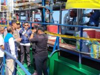 Kapolda Sulsel Irjen Pol Djuhandhani Rahardjo Puro memimpin konferensi pers pengungkapan puluhan kasus penyalahgunaan BBM dan LPG subsidi di Dermaga Pelindo Makassar dengan total kerugian negara mencapai Rp69,9 miliar.