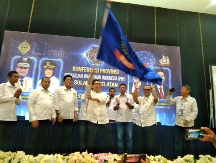 Suasana sidang Konferensi Provinsi PWI Sulawesi Selatan 2026 saat Suwardi Thahir ditetapkan secara aklamasi sebagai Ketua PWI Sulsel periode 2026–2031 bersama HM Dahlan Abubakar sebagai Ketua DKP PWI Sulsel.