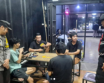 Suasana pengunjung di QONITA COFFEE, Takkalasi, Kecamatan Balusu, Kabupaten Barru, yang menjadi salah satu warkop dan UMKM lokal favorit masyarakat.
