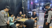 Suasana pengunjung di QONITA COFFEE, Takkalasi, Kecamatan Balusu, Kabupaten Barru, yang menjadi salah satu warkop dan UMKM lokal favorit masyarakat.
