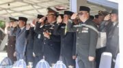 Peserta mengikuti Upacara Peringatan Hari Lahir Pancasila Tahun 2026 di Halaman Kantor Bupati Barru yang dipimpin Komandan Kodim 1405/Parepare sebagai Inspektur Upacara.