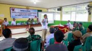 Wakil Bupati Barru Abustan Andi Bintang bersama Dandim 1405/Parepare Letkol Inf. Erwin Hidayat saat sosialisasi persiapan lahan pembangunan Yonif TP di Aula Kantor Desa Anabanua, Kabupaten Barru.