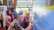 Bupati Barru Andi Ina Kartika Sari membuka Sosialisasi SPMB Kabupaten Barru 2026 dan penandatanganan komitmen bersama pelaksanaan penerimaan murid baru yang berintegritas di Baruga Singkerru Adae.