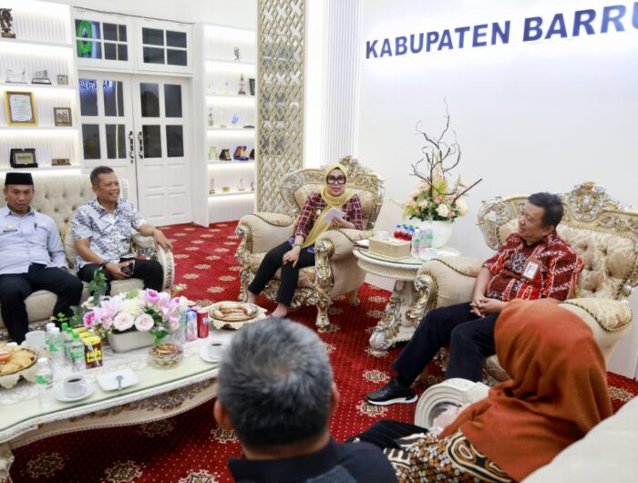 Bupati Barru Andi Ina Kartika Sari bersama jajaran Politeknik STIA LAN Makassar