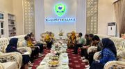Bupati Barru Andi Ina Kartika Sari menerima audiensi Dinas Koperasi dan panitia Hari Koperasi Nasional ke-79 Kabupaten Barru di Rumah Jabatan Bupati untuk membahas persiapan rangkaian kegiatan Harkopnas 2026.