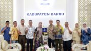 Bupati Barru Andi Ina Kartika Sari menerima audiensi Direktur Utama Jamkrida Sulsel Dahtiar bersama rombongan di Rumah Jabatan Bupati Barru untuk membahas kerja sama penguatan akses pembiayaan UMKM dan peningkatan ekonomi daerah.