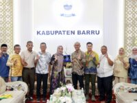 Bupati Barru Andi Ina Kartika Sari menerima audiensi Direktur Utama Jamkrida Sulsel Dahtiar bersama rombongan di Rumah Jabatan Bupati Barru untuk membahas kerja sama penguatan akses pembiayaan UMKM dan peningkatan ekonomi daerah.