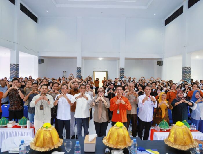 Bupati Barru Andi Ina Kartika Sari mencanangkan Sensus Ekonomi 2026 di Aula Bapperida Barru dan mengajak masyarakat mendukung pendataan ekonomi untuk pembangunan daerah yang lebih tepat sasaran.