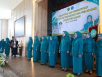 Bupati Barru Andi Ina Kartika Sari melantik dan mengukuhkan Ketua serta Pengurus TP PKK Kecamatan dan Kelurahan se-Kabupaten Barru di Gedung Mall Pelayanan Publik Barru untuk memperkuat program pemberdayaan keluarga dan penanganan stunting.