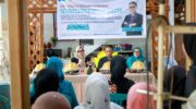 Bupati Barru Andi Ina Kartika Sari meninjau pelatihan menjahit program Tailor Made Training (TMT) Kementerian Ketenagakerjaan di LPK Mitra Mandiri Barru serta berdialog dengan peserta pelatihan untuk mendorong peningkatan keterampilan dan wirausaha baru.