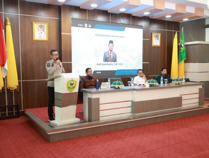 Sekretaris Daerah Barru A. Syarifuddin membuka Workshop USG Antenatal Care (ANC) bagi dokter umum di Rumah Jabatan Bupati Barru, bersama tenaga medis dan peserta pelatihan kesehatan ibu dan anak.