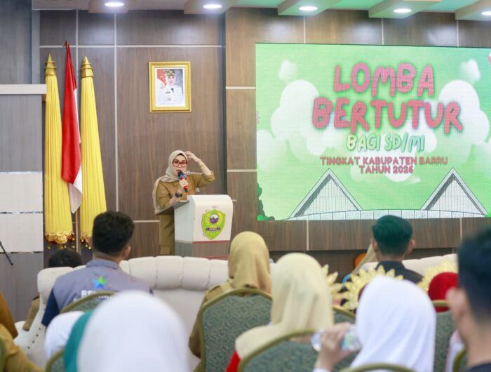 Bupati Barru Andi Ina Kartika Sari membuka Lomba Bertutur Tingkat SD/MI Kabupaten Barru 2026 di Baruga Singkeru AdaE bersama puluhan peserta dari tujuh kecamatan.