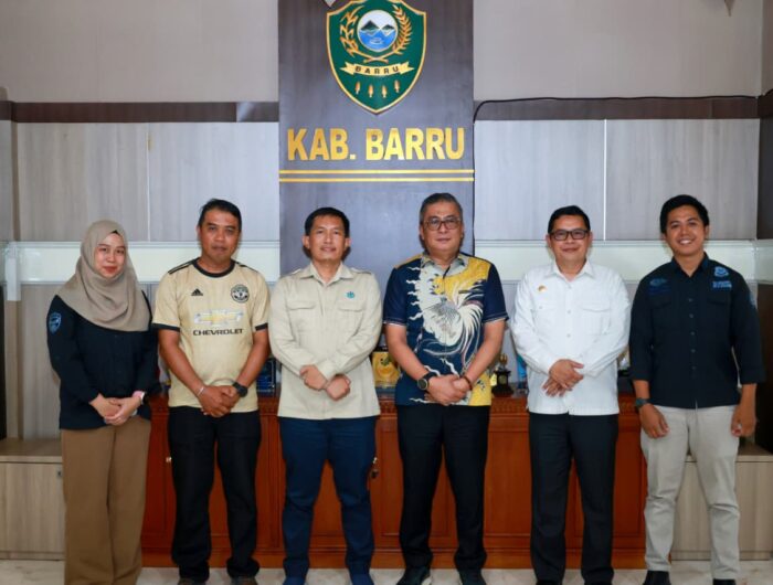 Wakil Bupati Barru Abustan A. Bintang menerima Kepala Balai Gakkum Lingkungan Hidup dan Kehutanan Wilayah Sulawesi untuk membahas penguatan pengelolaan sampah dan pembentukan bank sampah di Kabupaten Barru.