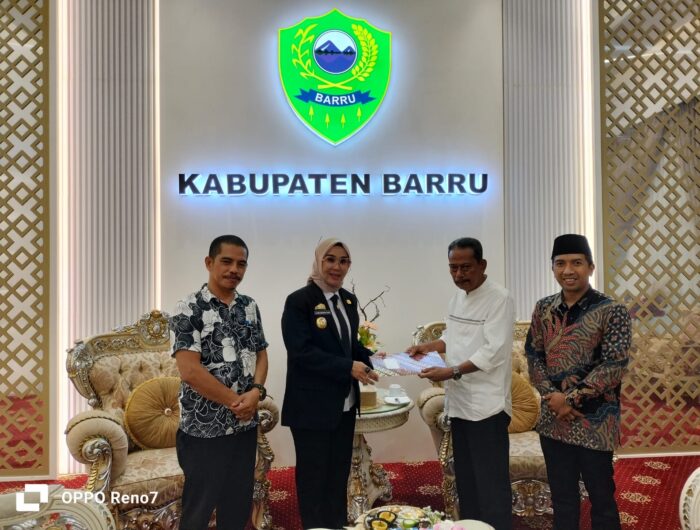 Bupati Barru Andi Ina Kartika Sari menerima audiensi pengurus PGRI Kabupaten Barru terkait persiapan mengikuti Porsenijar PGRI Tingkat Provinsi Sulawesi Selatan Tahun 2026 di Rumah Jabatan Bupati Barru.