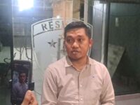 Yanuar Iswandi, adik Bupati Gowa Sitti Husniah Talenrang, usai menjalani pemeriksaan sebagai saksi terkait laporan Muhammad Khaerul Aco di Ditreskrimum Polda Sulsel, Jumat 24 Juli 2026 malam. (Dok.Palaguna/Herald Sulsel)